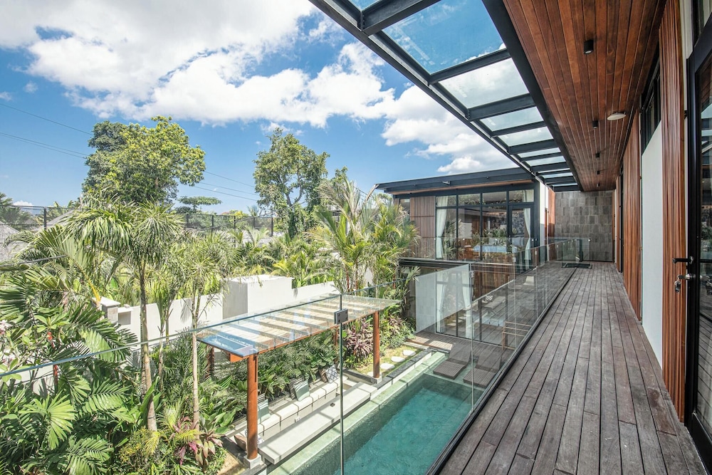 Elegant 6BR Canggu Retreat Just 400m to the Ocean