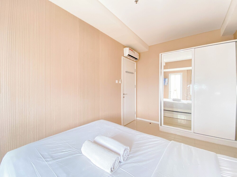 Modern 2Br Apartment Without Living Room At Parahyangan Residence