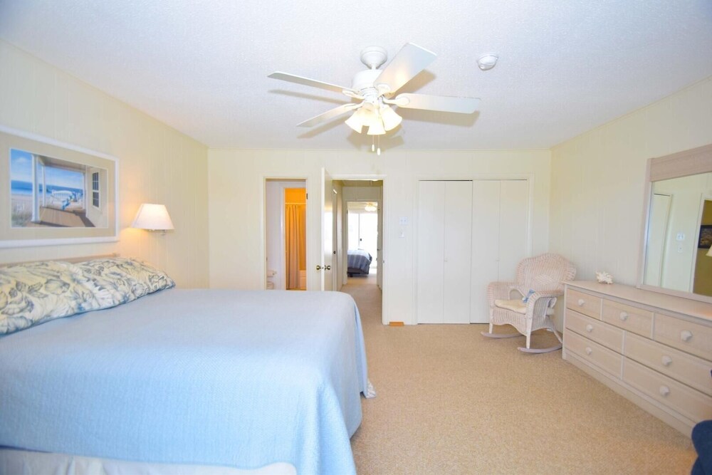 Vantage Point 5 2 Bedroom Townhouse by RedAwning view 2