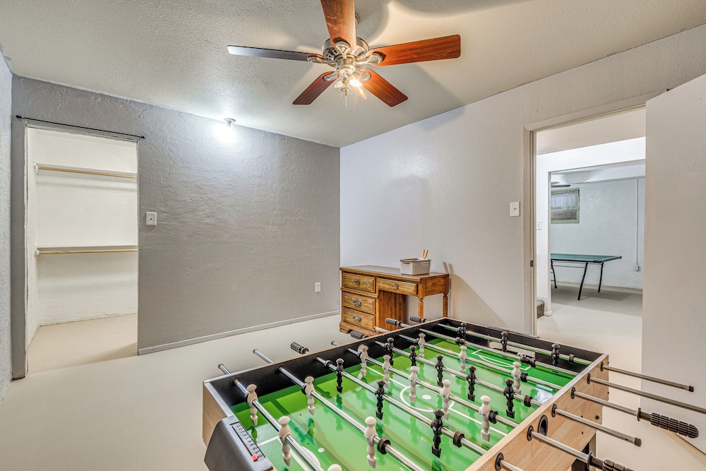 4 Mi to Museums: Roswell Getaway w/ Game Room!