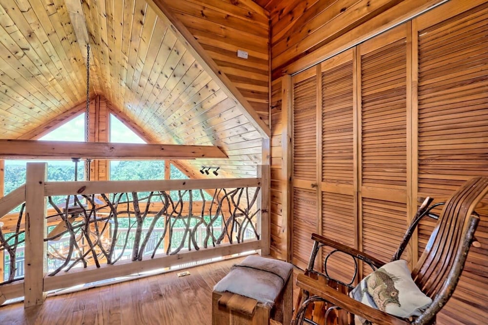 Hot Tub 3 Fireplaces Mountain Views Game Room