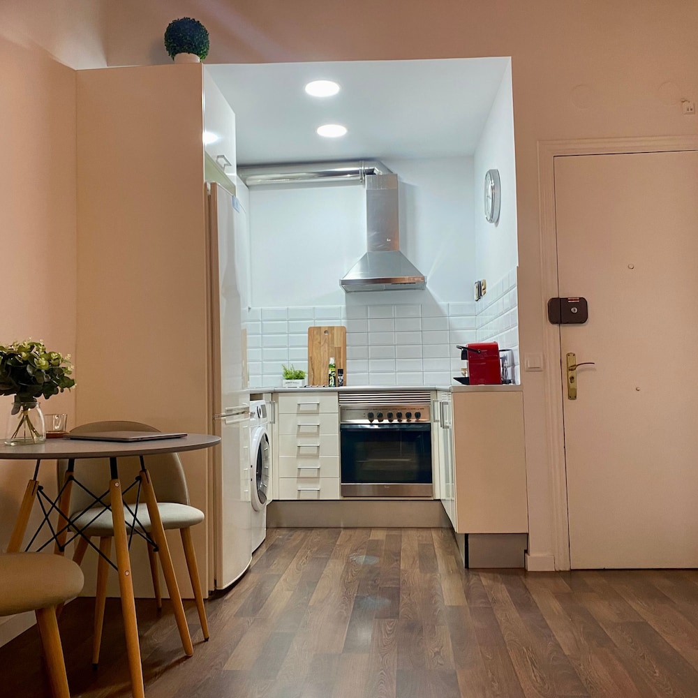 Cosy Urban Oasis 1BD in Poble Sec By Myrentalhost