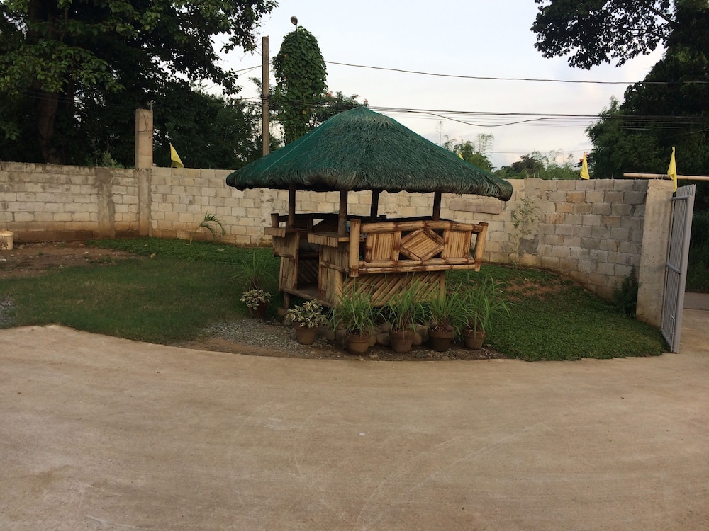 Bumblebee Inn