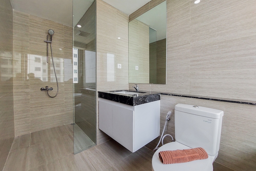 Spacious And Lavish 3Br At Hillcrest House Apartment, Curug - 14