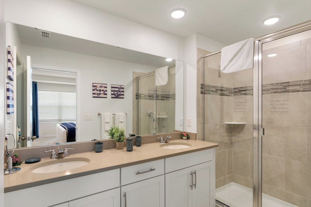 Orlando Adventure Awaits 4BR Townhouse