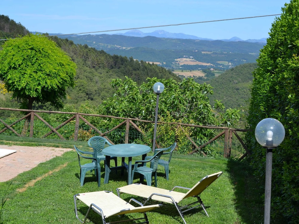 Stunning Holiday Home in Umbria with Hot Tub photo 5