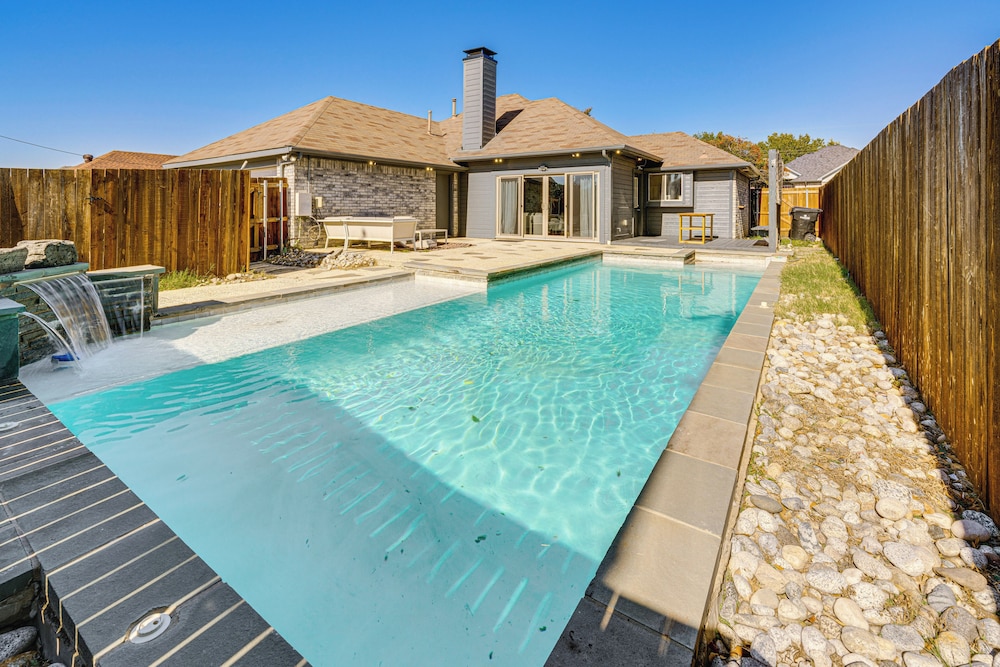 1/2 Mi to Frisco Commons! Family Getaway w/ Patio