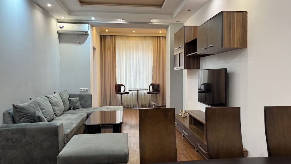 Comfortable apartments on Northern Avenue by Sweet Home