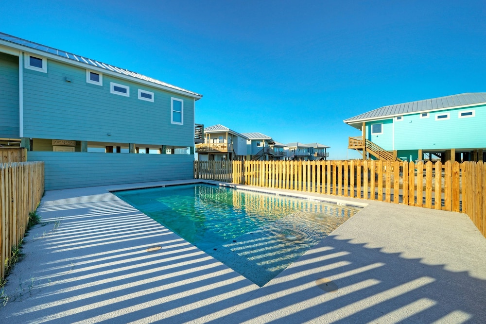 Cart-friendly Boardwalk to the Beach Private Pool Firepit Pond Views Bayview