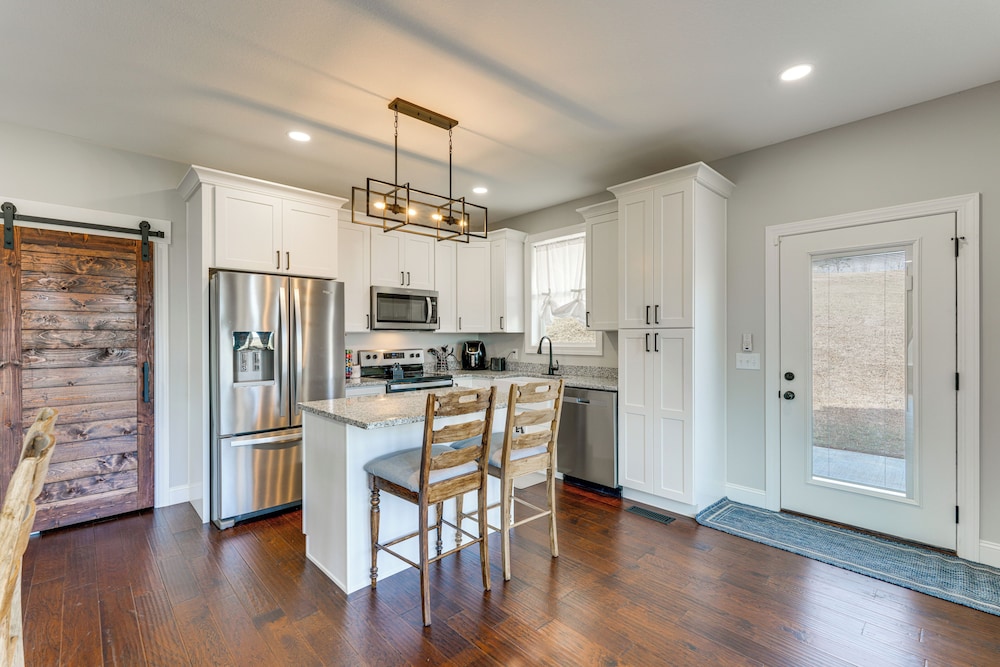 Cherokee Lake Retreat w/ Views in Morristown!