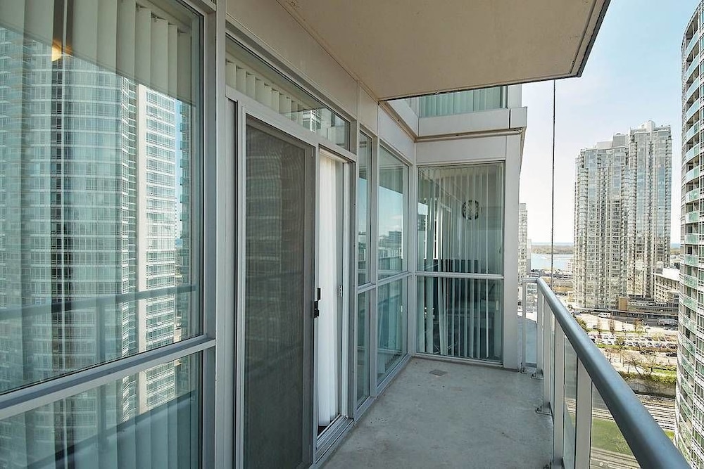 Executive 2 Bedroom Condo Across CN Tower photo 2
