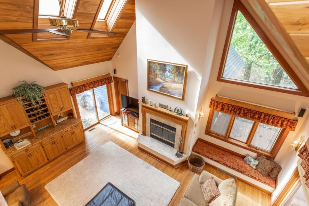 Luxury Wintergreen Near Golf Course Pool Access view 5