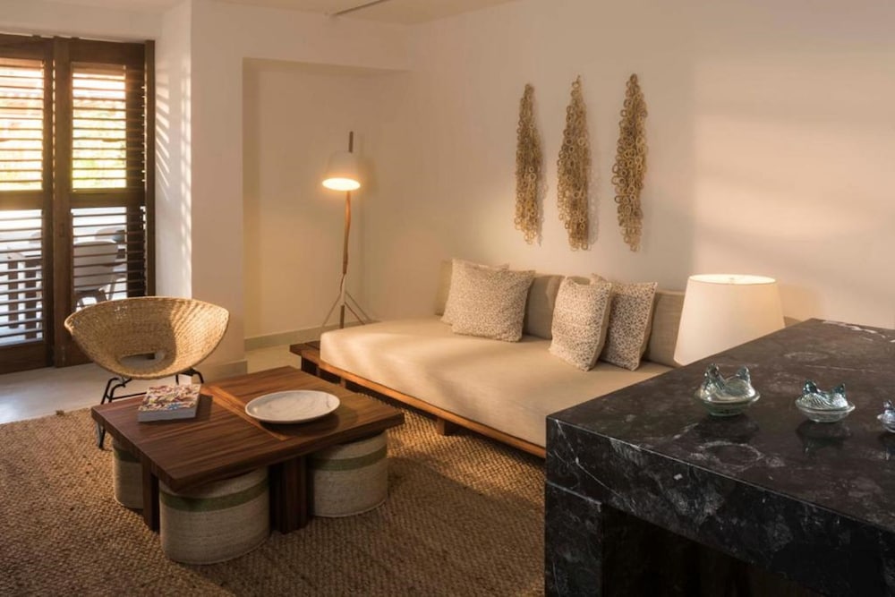 El Careyes Club & Residences
