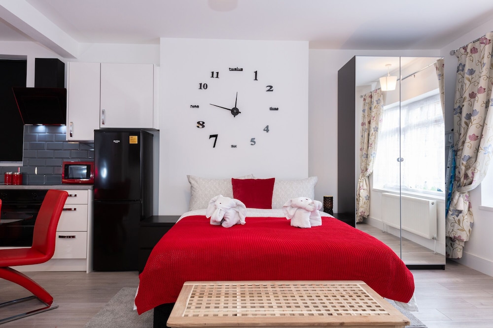 Harrow Vacations - Modern studio in Harrow - Property Image 2