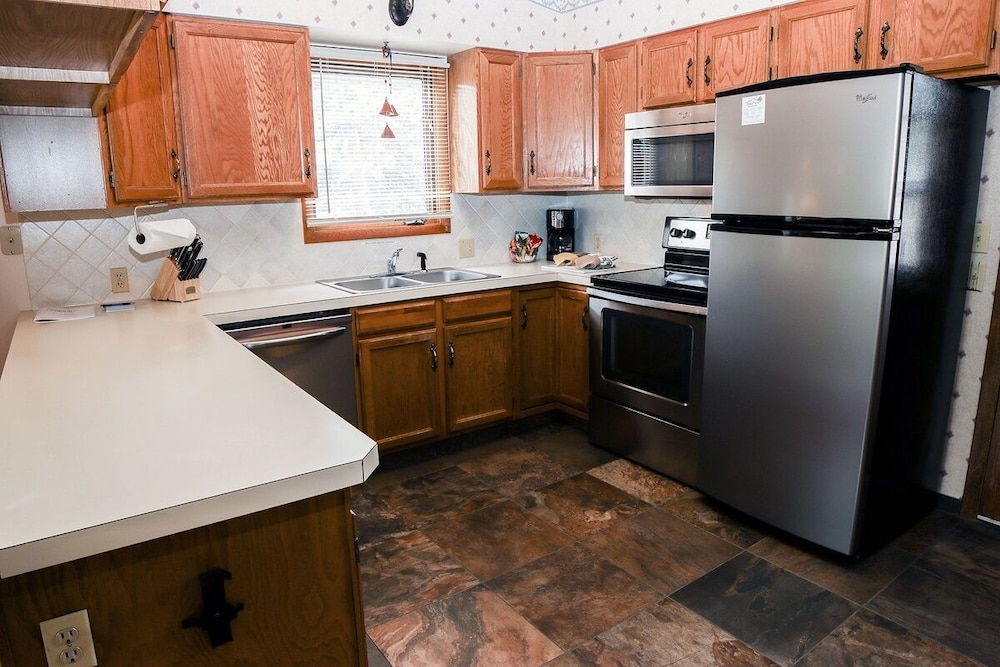Sunnyside Knoll: 17 2 Bedroom Cabin view 5