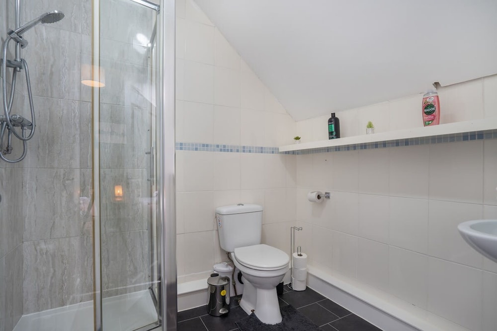4bedrooms-3bath-9beds-wallsend