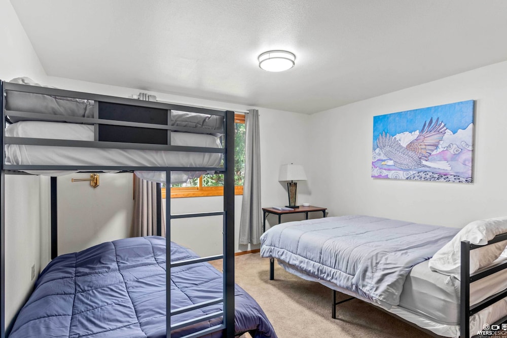 On-site Kenai River Fishing: Soldotna Apartment!