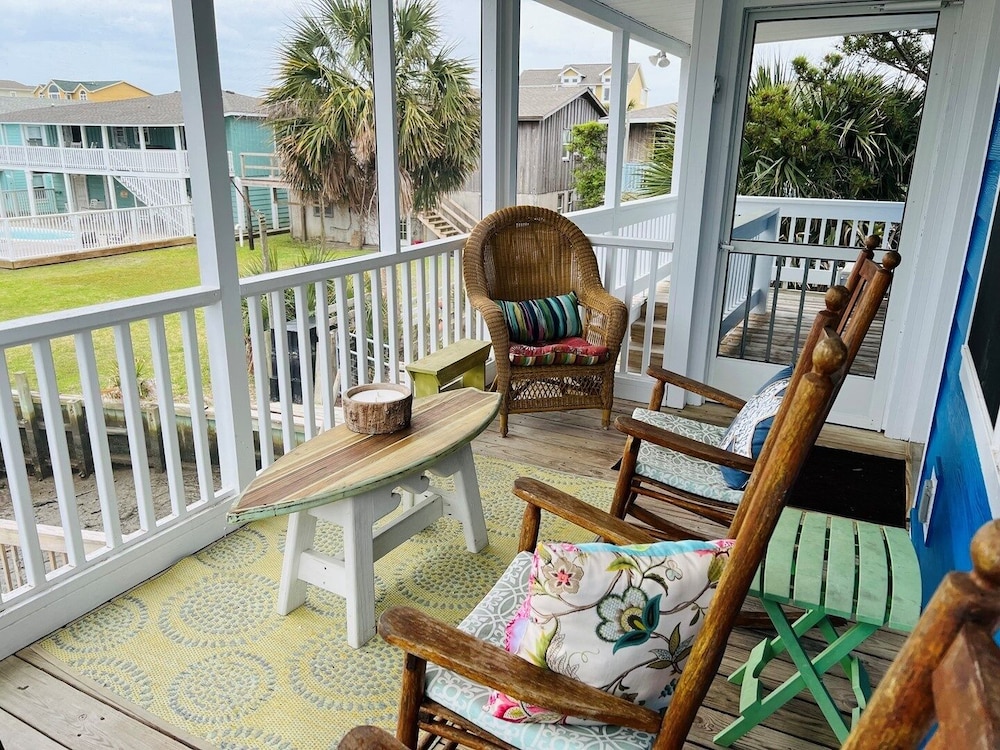 Heaven's Anchor 3 Bedroom Home by RedAwning