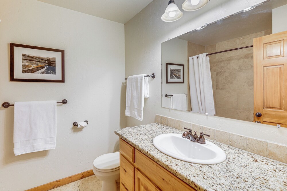 1 Mi to Ponderosa State Park: Condo w/ Pool Access