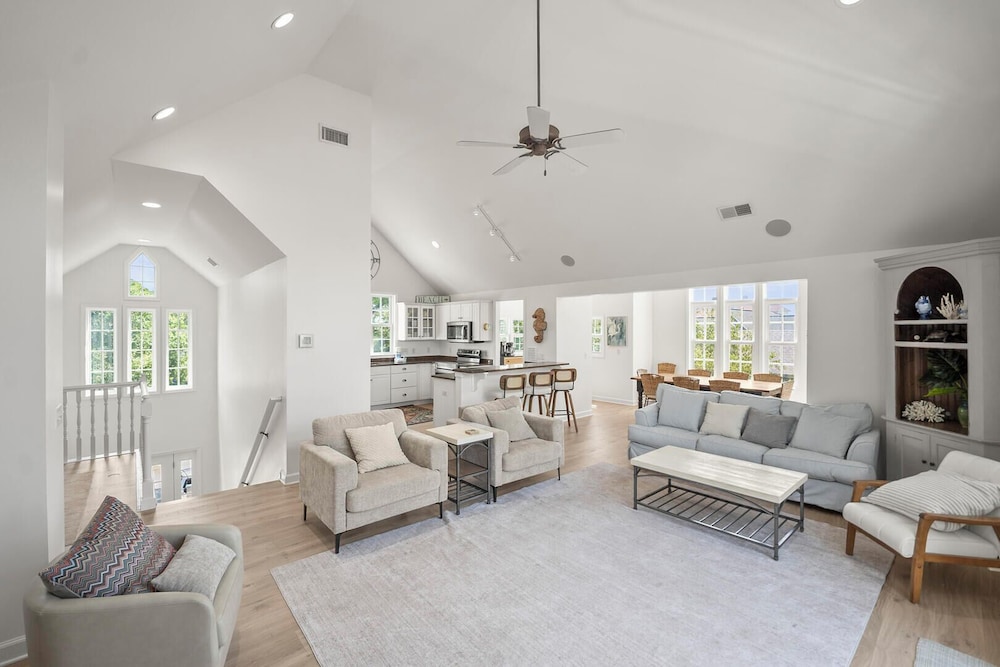 723 Seahorse Road - Newly Renovated, 5-bedroom Oceanside Home