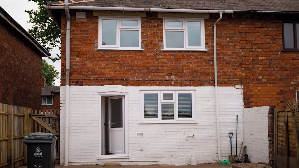 Housesleeps6-garden-parking-familly&contractors