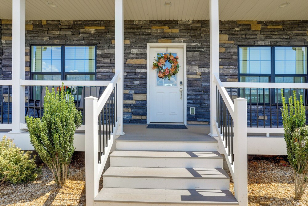 5 Mi to Lake Anna State Park: Modern Family Home!