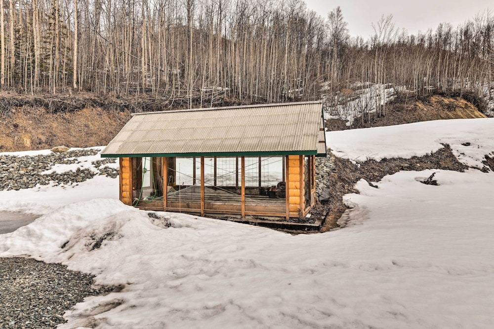 Alaskan Mountain Gem With Private Hot Tub & Gym! view 2