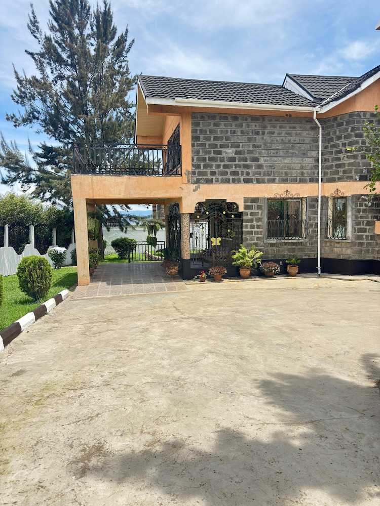 Lux Suites Lakeview Mansion Nakuru