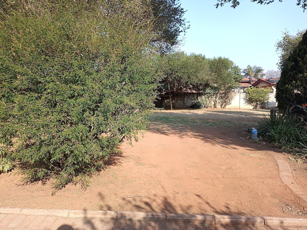 JM TOURS & SAFARIS GUESTHOUSE