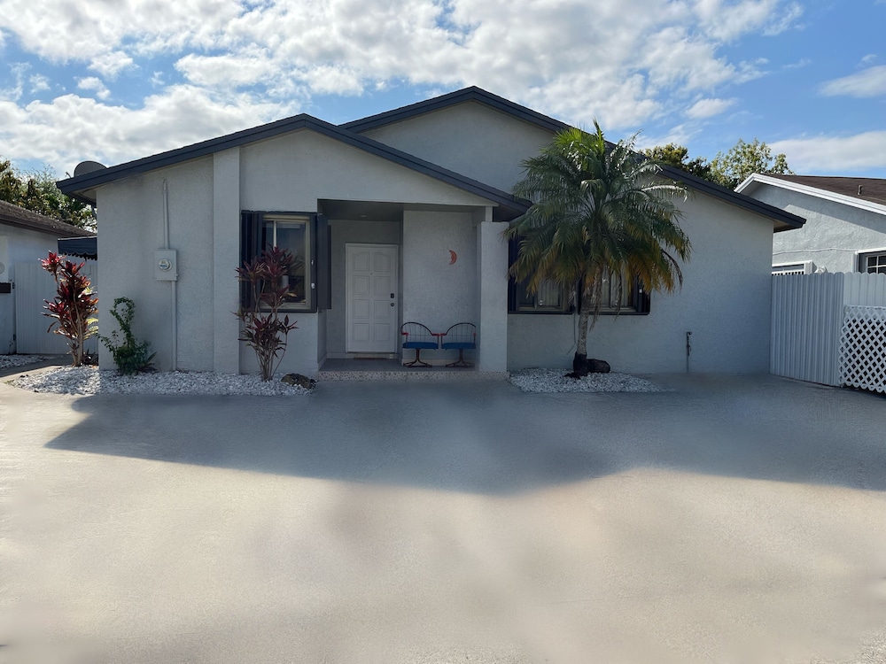 Amazing & cozy Duplex near Zoo Miami