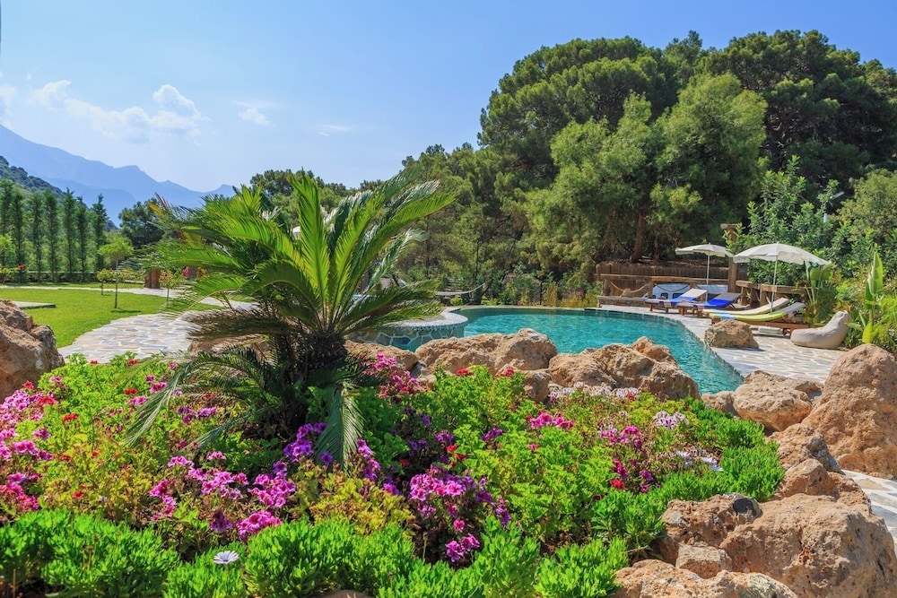 Private Island-Style Ultra Luxury Villa Estate