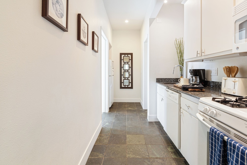 The Cayucan Bungalows by AvantStay Pet-Friendly Getaway Steps from Cayucos State Beach