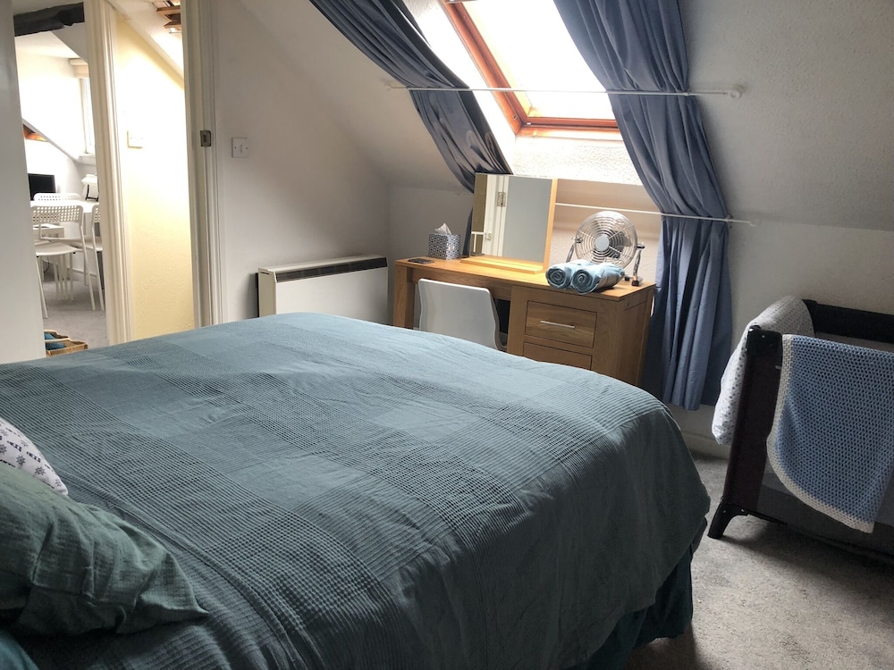 Quirky Loft Apartment in Paignton With sea Views view 3