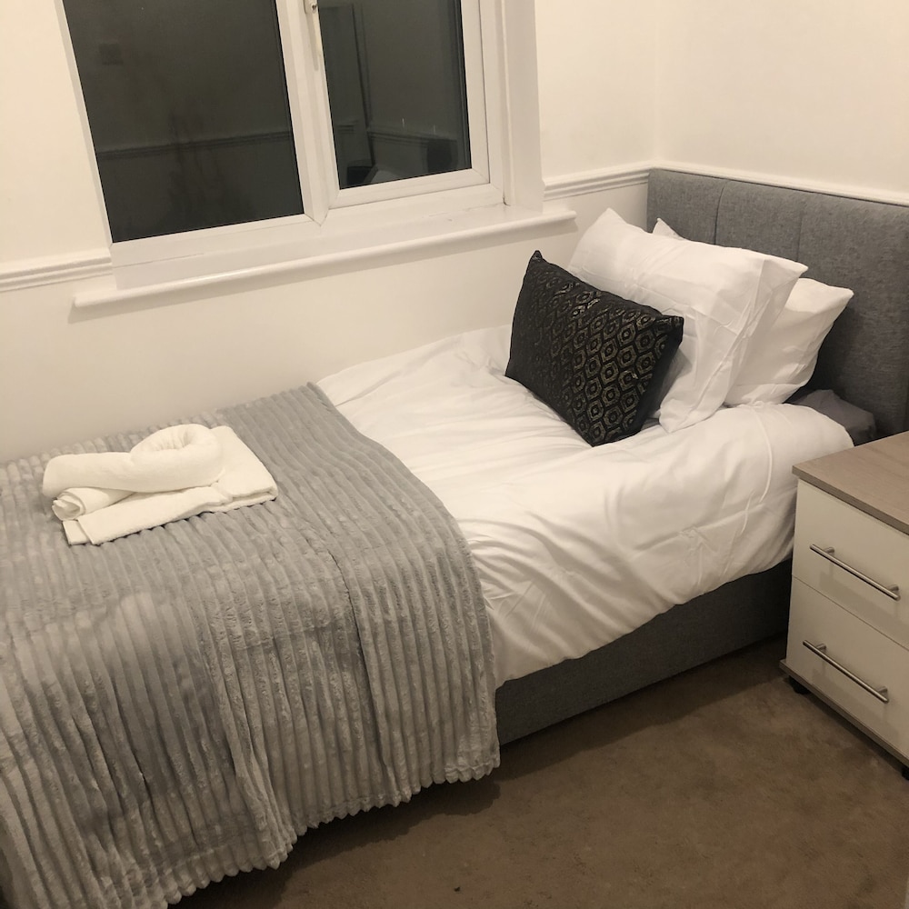 Lovely 3-bed House in Chafford Hundred view 4