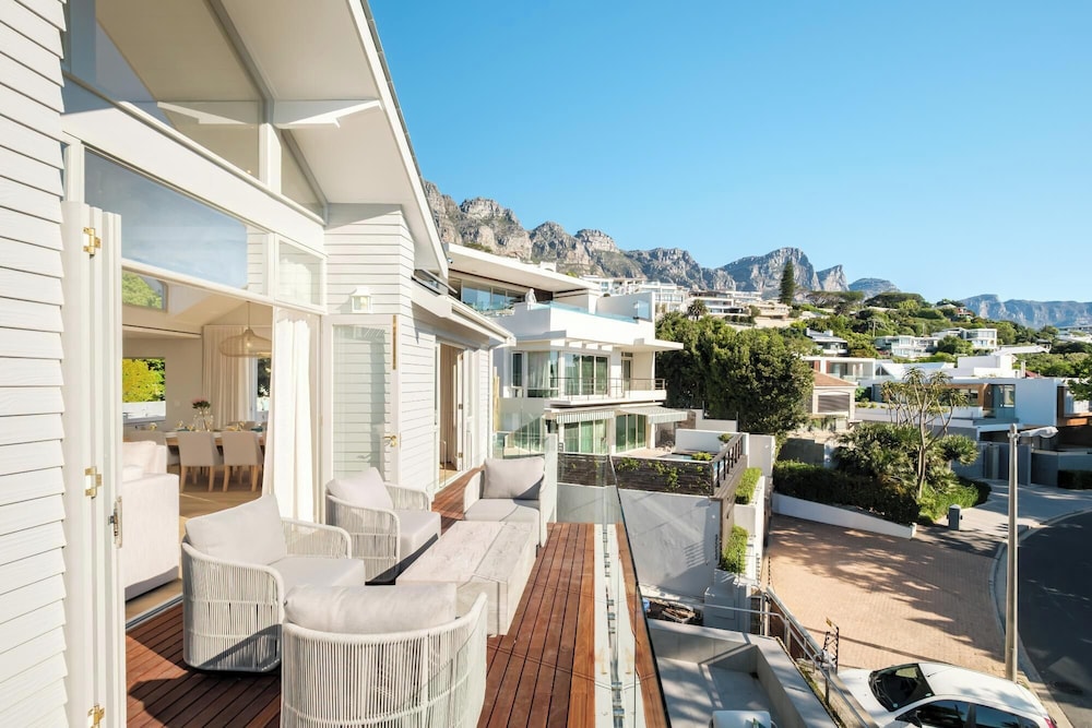 6bed Villa by Camps Bay Beach Seven the Drive