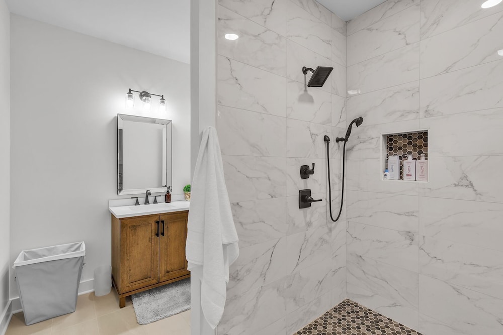 Brand-new 4br Unique Design Near Downtown Indy 4 Bedroom Home