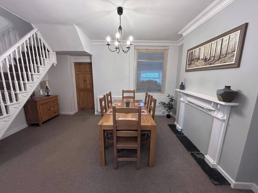 Family-friendly Cosy Home With a Spacious Garden