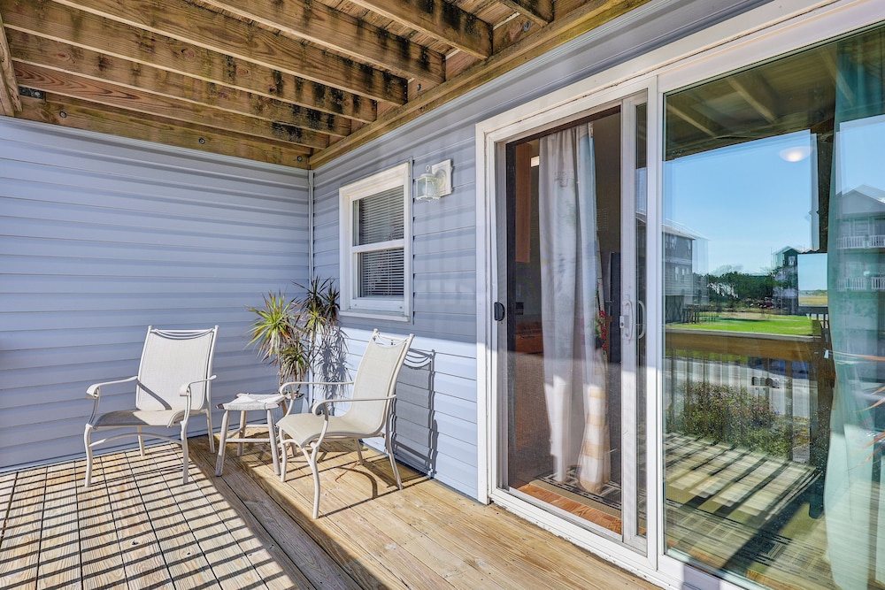 Walk to Beach: Duplex in North Topsail Beach!