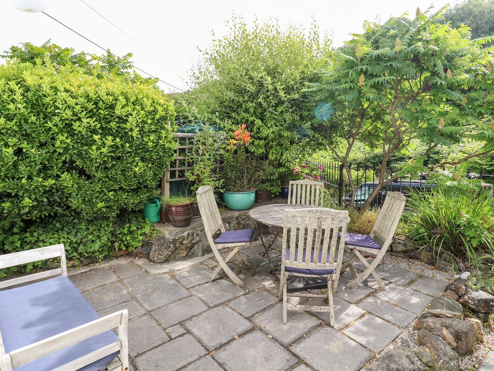 Honeysuckle Cottage