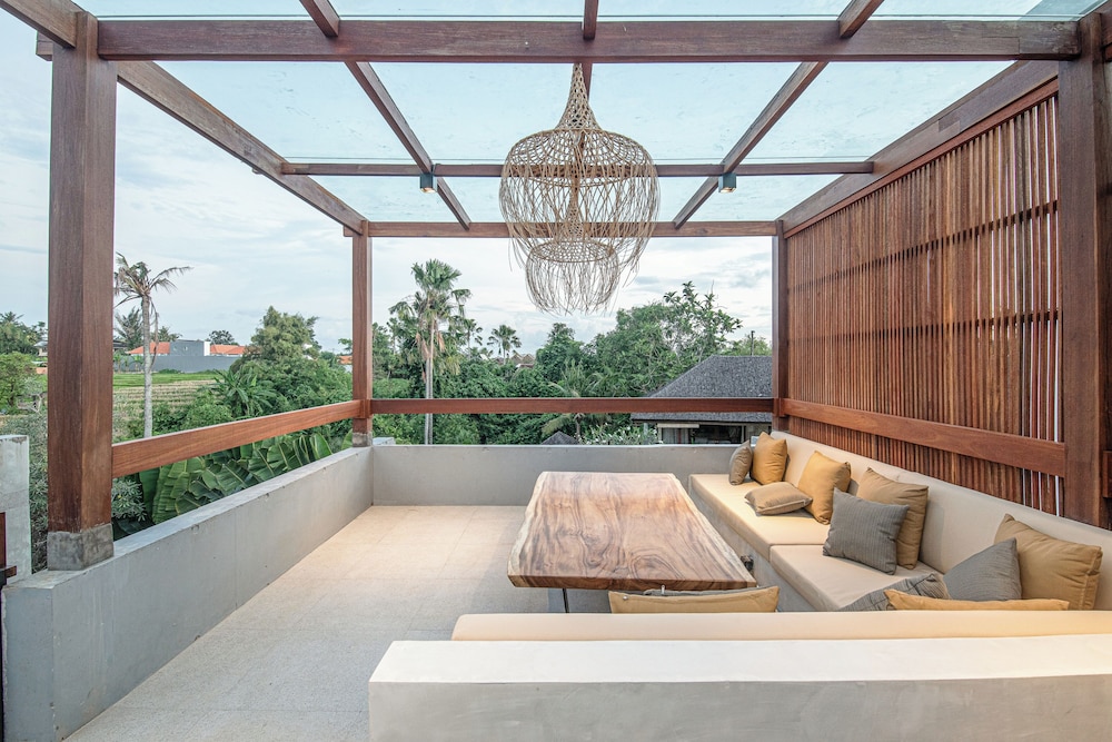 C La Villa Modern 4br Villa Canggu Beach 5mins