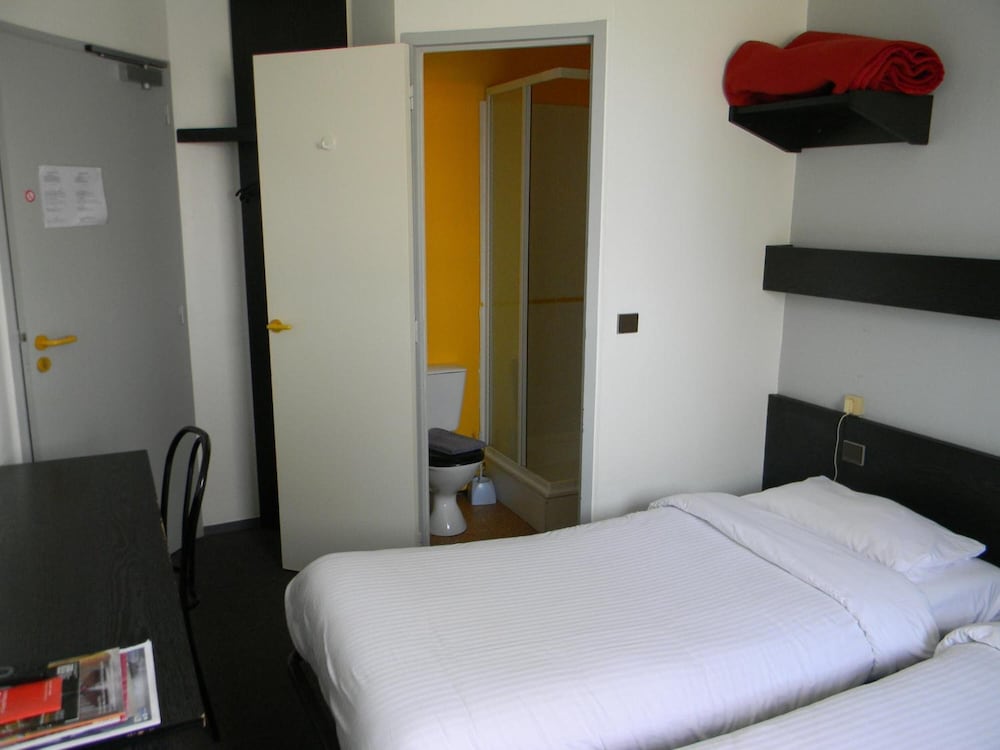 Poitiers Vacations - Class Hotel Poitiers - Property Image 1