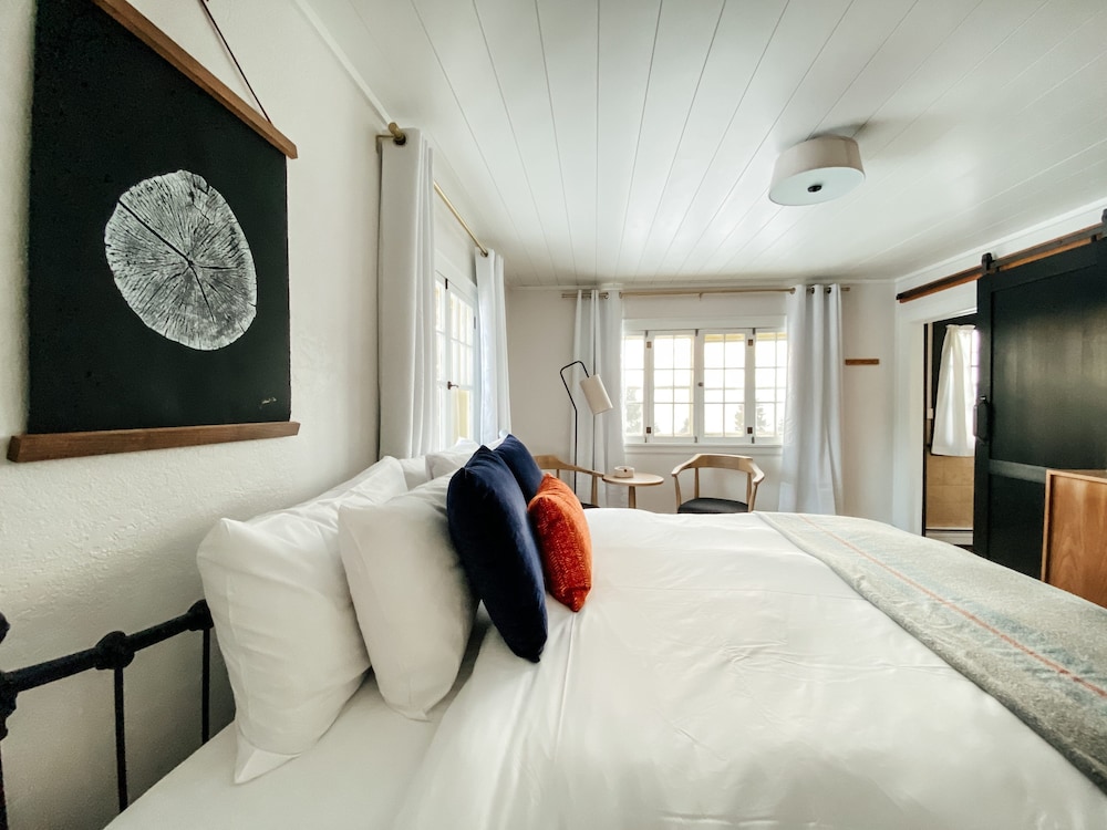 Cascade Lodge