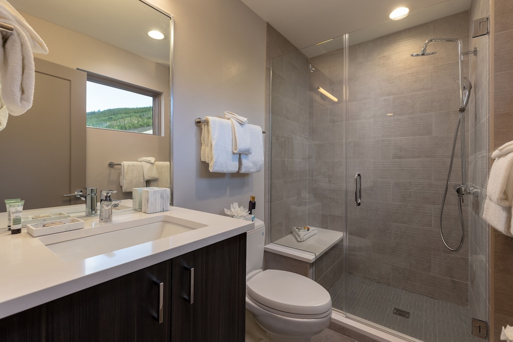 184 Caravelle Drive