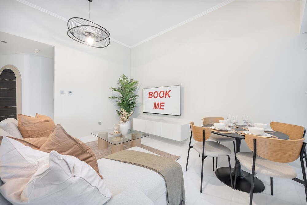 Modern Aesthetic 2-bedroom in Dubai Marina