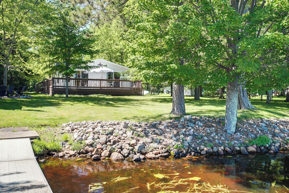 Solberg Lake House: Dock, Deck + Stunning Views!