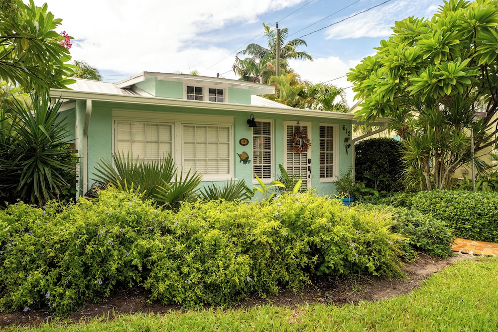 Bahama Breeze Bungalow