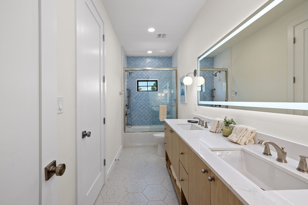 Miramar House, 120 E. Constellation 6 Bedroom Home