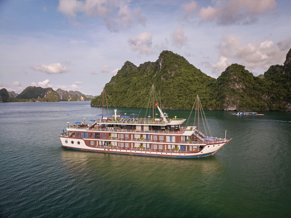Rosa Boutique Cruise
