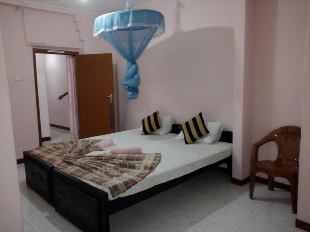 Lizzie Villa Guest House