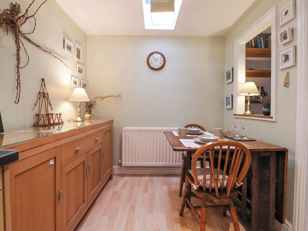 3 Westgate Mews